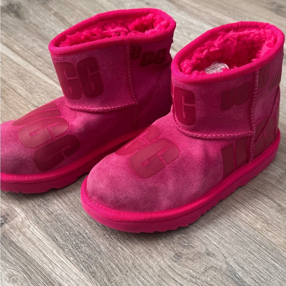 UGG Girl Vibrant Pink Suede Winter Boots Size 3